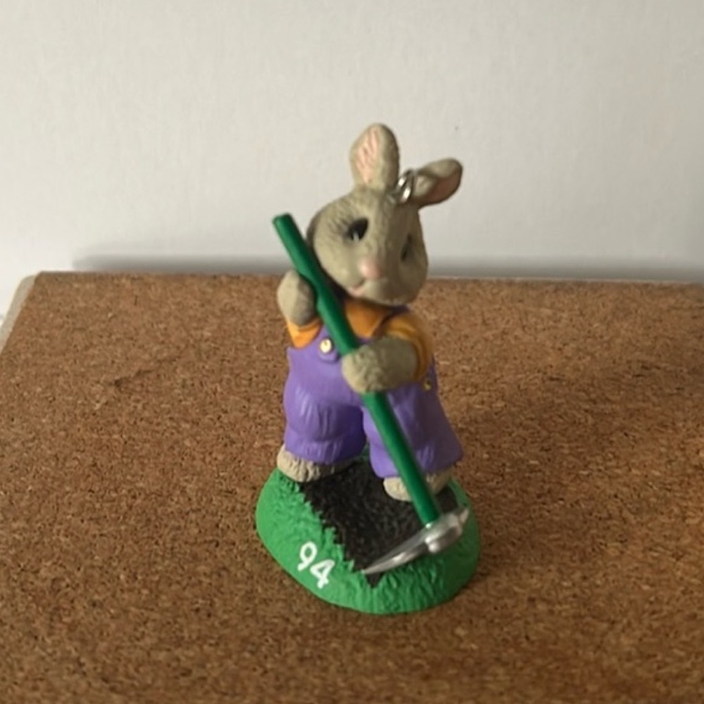 Vintage Hallmark Keepsake 1994 “Killing Time” ornament